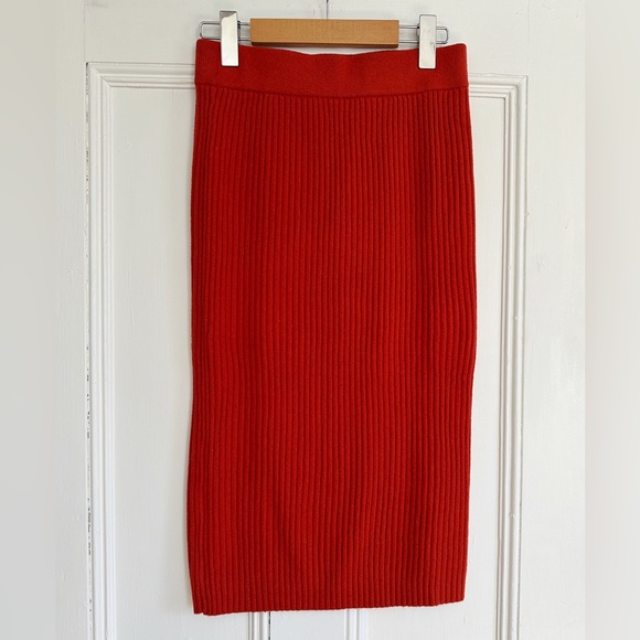 🏷️ NWT GAP CashSoft Rib Midi Sweater Skirt. Cornucopia Red. Size XS - Picture 5 of 5